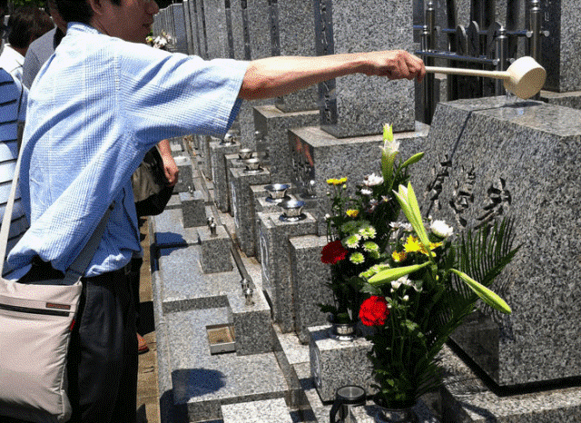 Obon: the Japanese Tradition of Visiting the Graves of Ancestors - Kokoro  Media