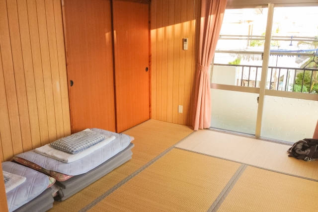 A room with tatami flooring and futons