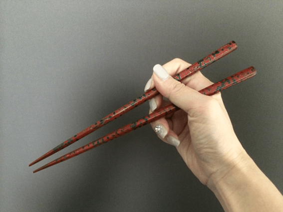 the-difference-between-chinese-korean-and-japanese-chopsticks-koreaboo