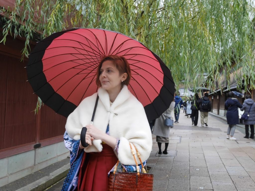 Amelie is dressed in a hakama in the streets of Kanazawa