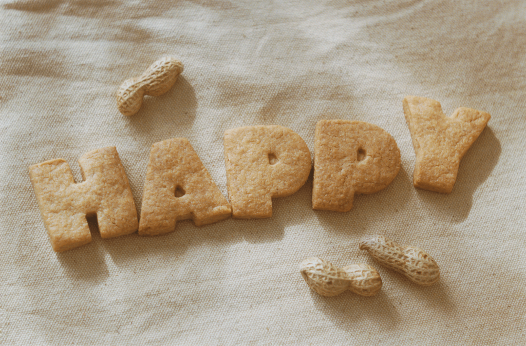 Letter-shaped biscuits form the word "happy"