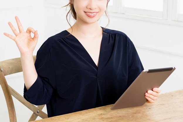 Woman reading a kindle