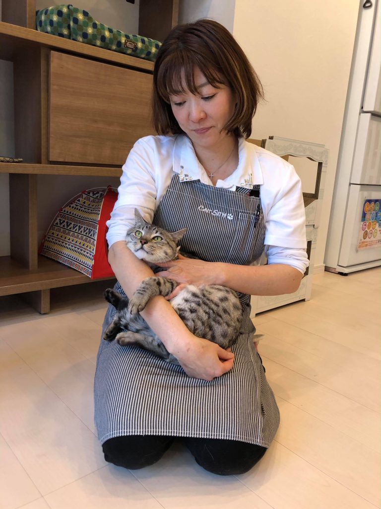 Yuka Hattori and a rescued Amami Oshima cat